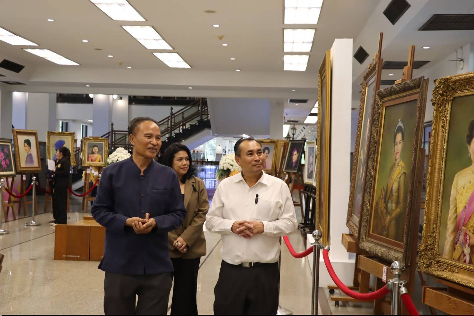 title - นายอำเภอบางไทร และคณะผู้บริหารท้องถิ่น ลงพื้นที่เยี่ยมชมสถานที่ภายใน ศูนย์ส่งเสริมและพัฒนาอาชีพเสริมนอกภาคการเกษตร (ศูนย์ศิลปาชีพบางไทรฯ (เดิม)) และแผนกฝึกอบรมทั้ง 12 แผนก